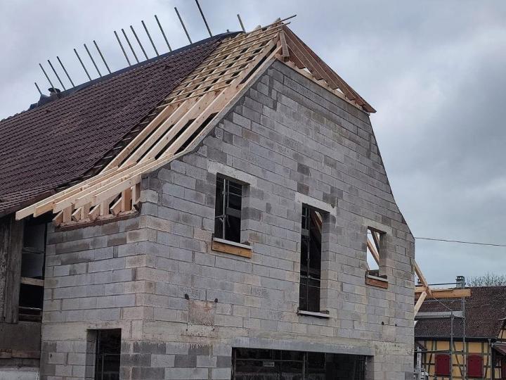 Nous sommes spécialisés dans la rénovation et la réhabilitation de bâtiments.