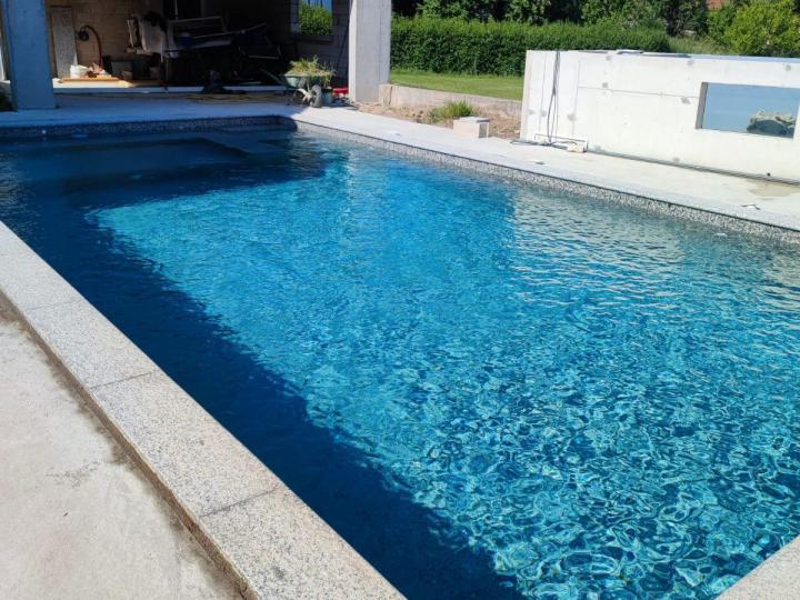 Nous construisons des piscines en béton de toute dimension.